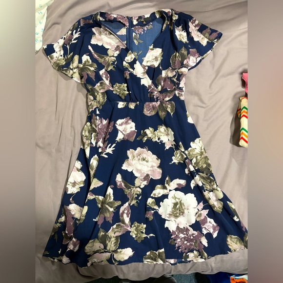 Fun and floral dress - Picture 1 of 3